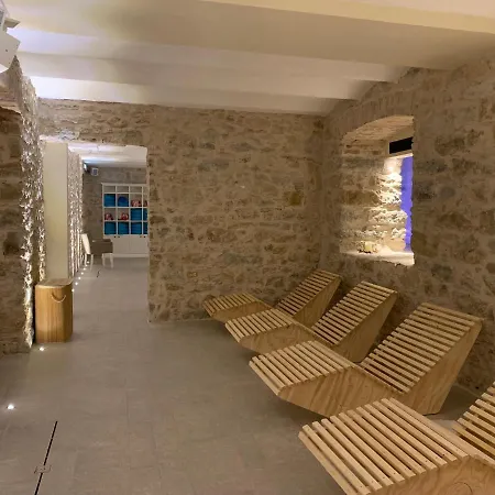 Szálloda & Wellness By Des 
