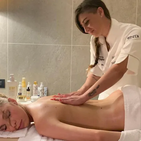 Szálloda & Wellness By Des 